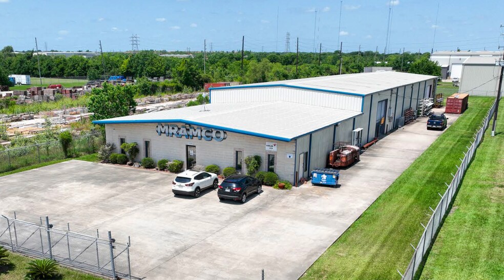 More Photos Of 15060 West Dr, Houston Manufacturing For Lease