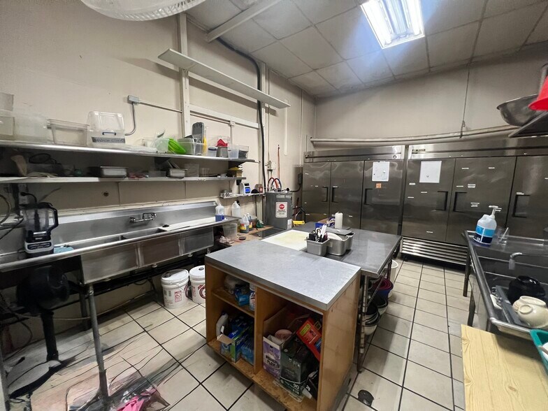 More Photos Of 46-138 Kahuhipa St, Kāneohe Flex For Lease