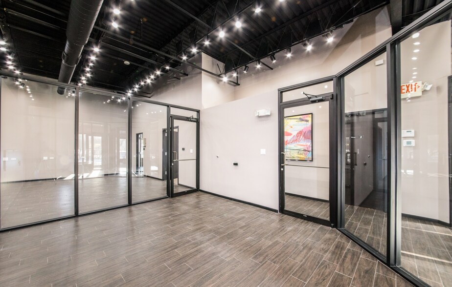 More Photos Of 1645 S River Rd, Des Plaines Office For Sale