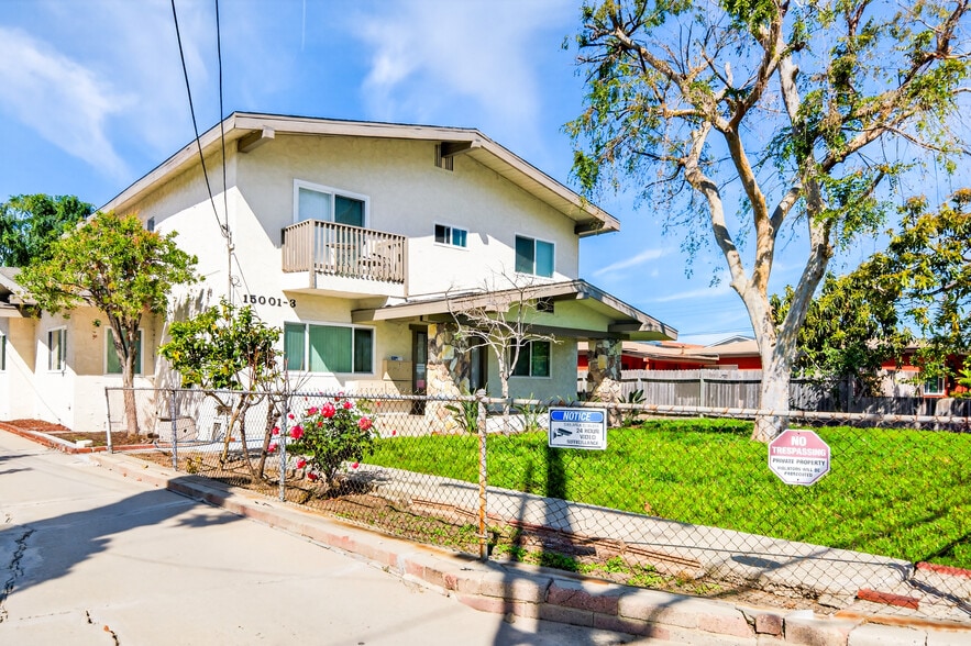 More Photos Of 15003 Larch Ave, Lawndale Apartments For Sale