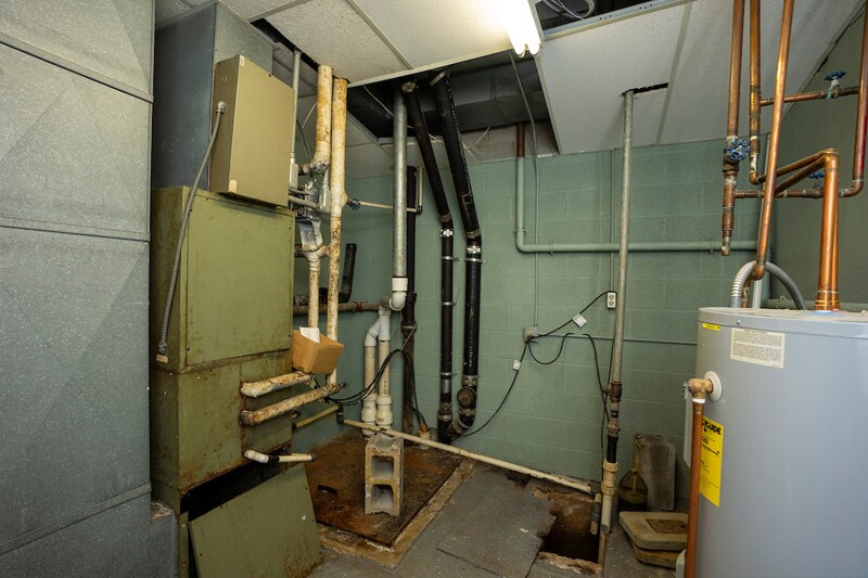 More Photos Of 333 Waller Ave, Lexington Medical For Sale