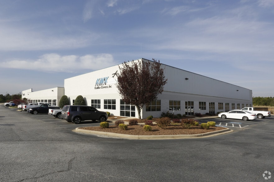 More Photos Of 1097 Highway 101 S, Greer Flex For Lease