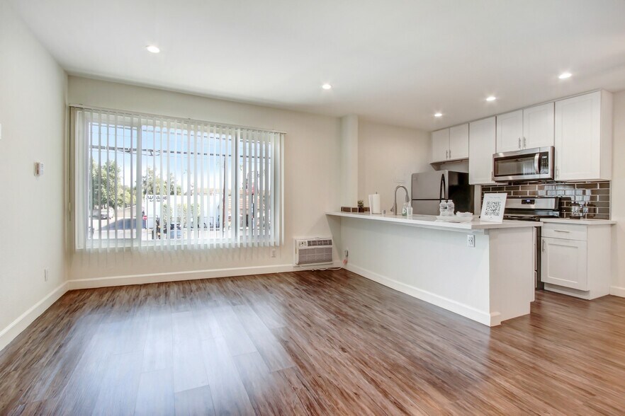More Photos Of 14849 Vanowen St, Van Nuys Apartments For Sale
