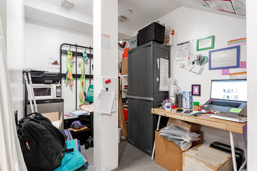 More Photos Of 573 Metropolitan Ave, Brooklyn Office For Lease