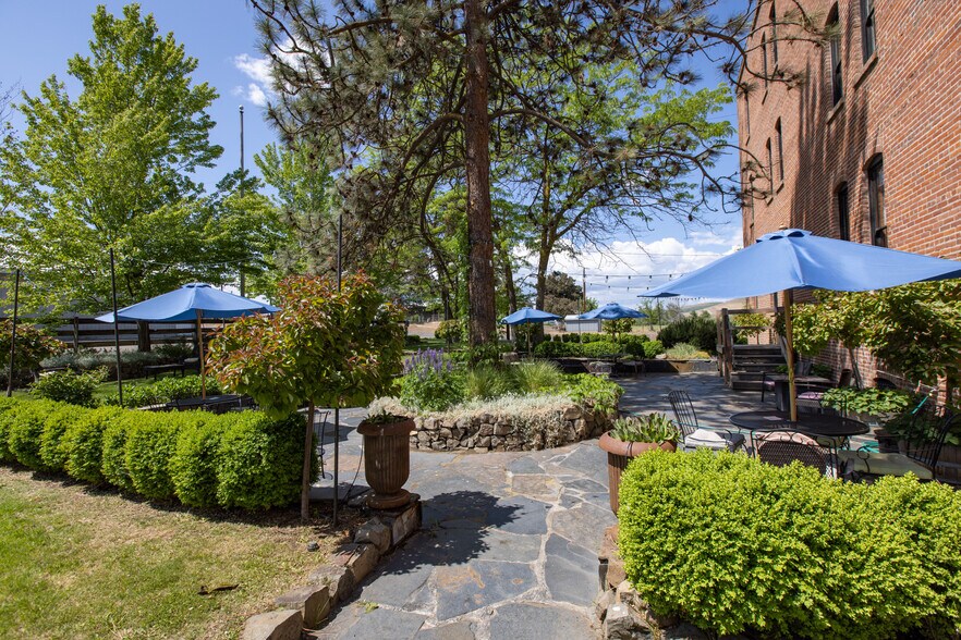 More Photos Of 40 SE Heimrich St, Dufur Hotel For Sale