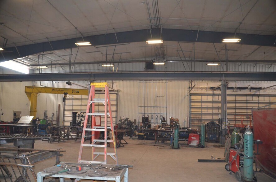 More Photos Of 112 Southwest Dr, Cheyenne Flex For Lease