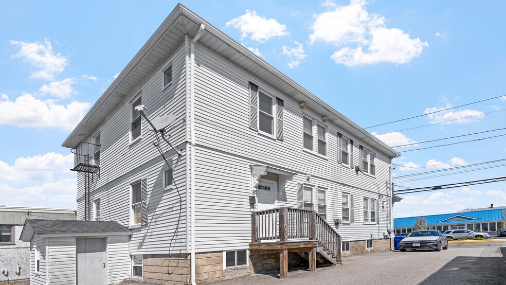 More Photos Of 393 Waterman Ave, East Providence Apartments For Sale