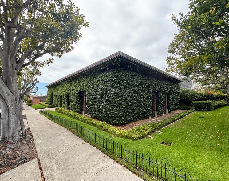 More Photos Of 1134 Kline St, La Jolla Public Library For Lease