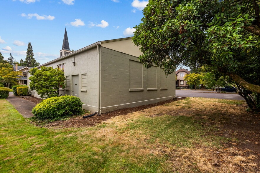 More Photos Of 537 7th Ave SW, Albany Religious Facility For Sale