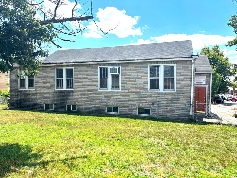 More Photos Of 3301 E Monument St, Baltimore Religious Facility For Sale