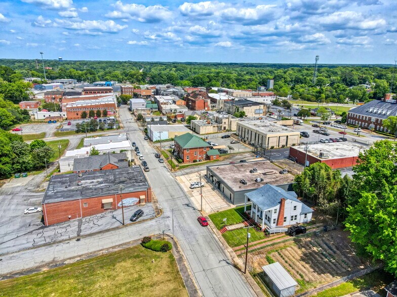 More Photos Of 221 W Laurens St, Laurens Medical For Sale