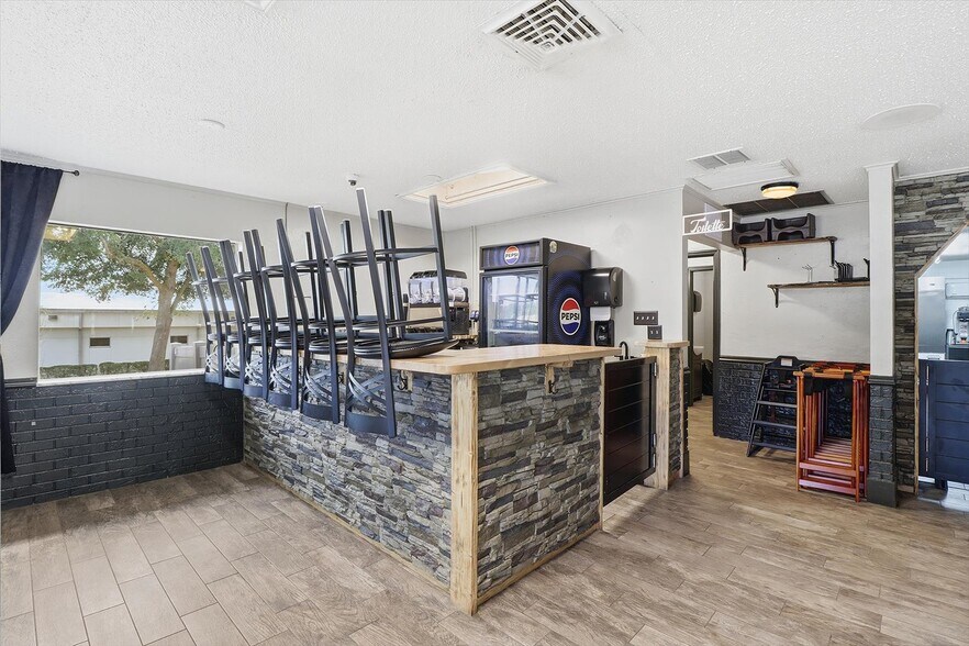 More Photos Of 859 S US Highway 41, Inverness Restaurant For Sale