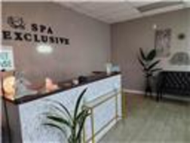 More Photos Of 1247-1257 Dunn Rd, Florissant Storefront For Lease
