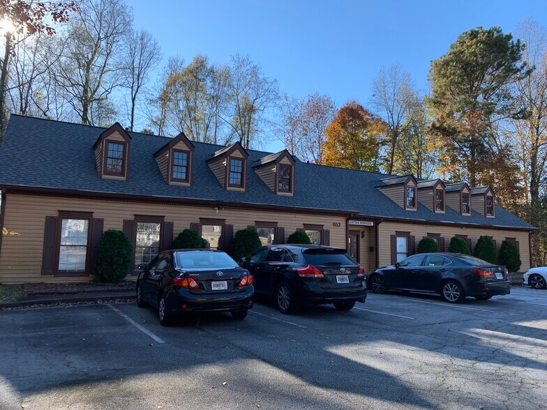 More Photos Of 652 Exchange Pl, Lilburn Office For Lease