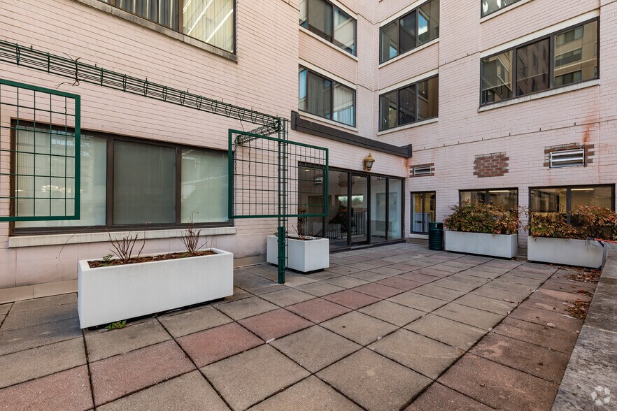 More Photos Of 4400 East-West Hwy, Bethesda Apartments For Lease