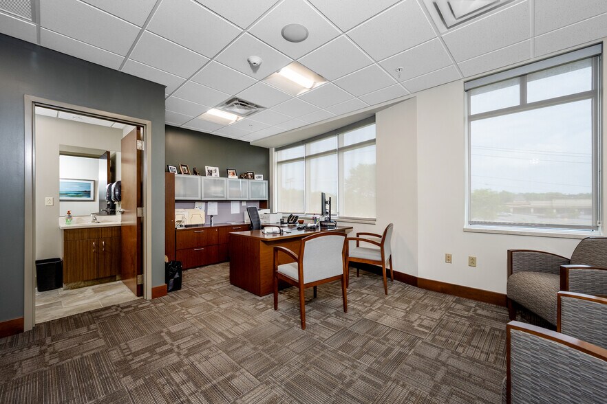 More Photos Of 3020 Orchard Park Rd, Buffalo Office For Sale