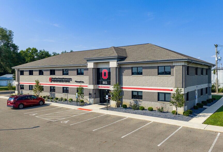 Primary Photo Of 801 W Cherry St, Sunbury Medical For Lease
