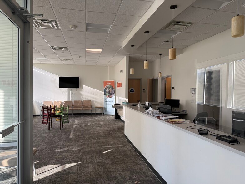 More Photos Of 257 W Park Ave, Long Beach Storefront For Sale
