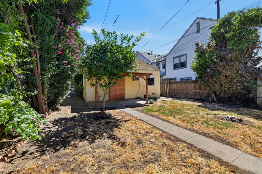 More Photos Of 2717 V St, Sacramento Multifamily For Sale