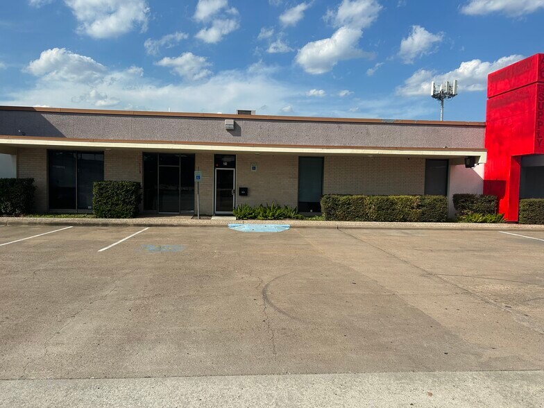Primary Photo Of 3939 Hillcroft Ave, Houston Storefront For Lease