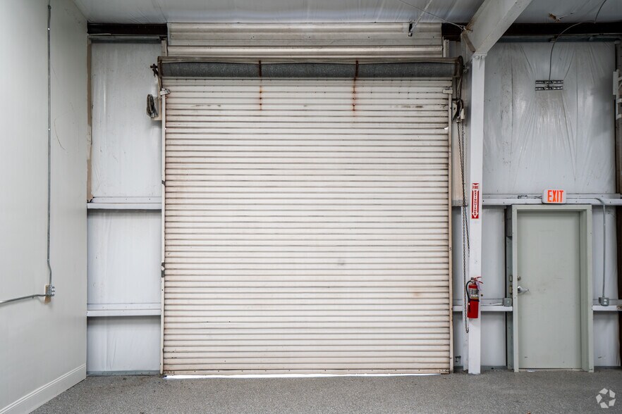 More Photos Of 4455 Ulmerton Rd, Clearwater Warehouse For Lease