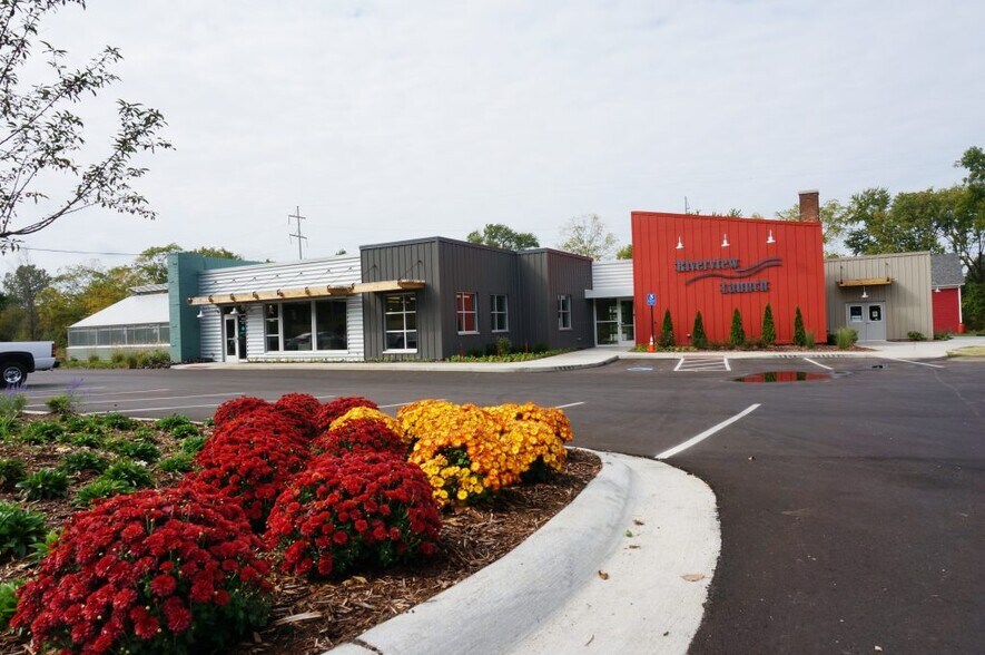 Primary Photo Of 1523 Riverview Dr, Kalamazoo Freestanding For Lease