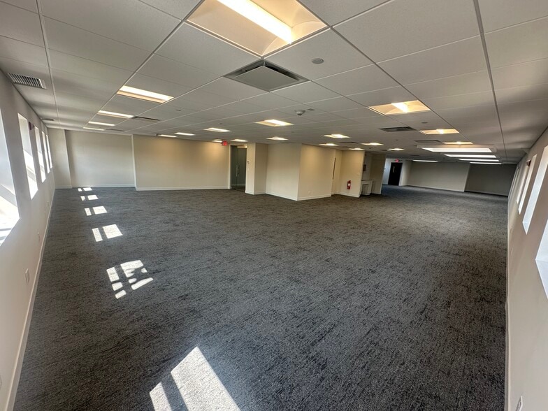 More Photos Of 601-693 Sunrise Hwy, Lynbrook Unknown For Lease