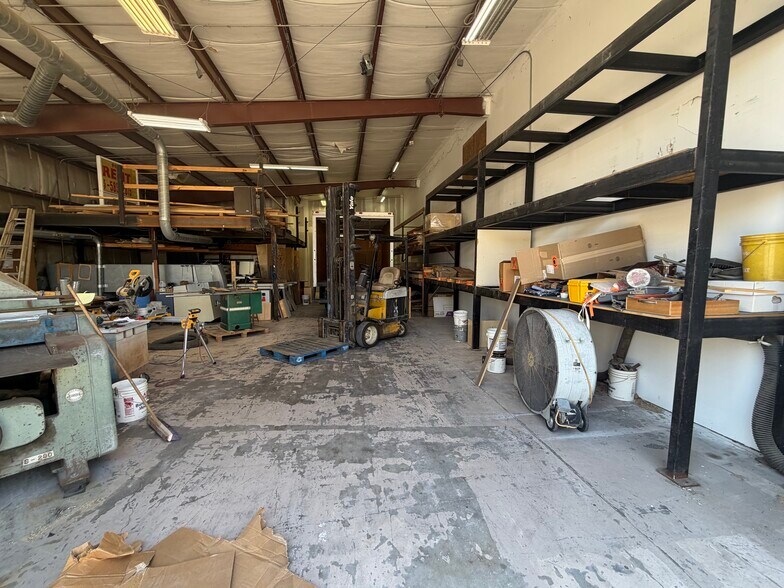 More Photos Of 12755 N 60th St, Clearwater Warehouse For Lease