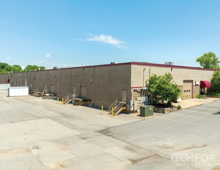More Photos Of 220 Executive Dr, Cranberry Light Manufacturing For Lease