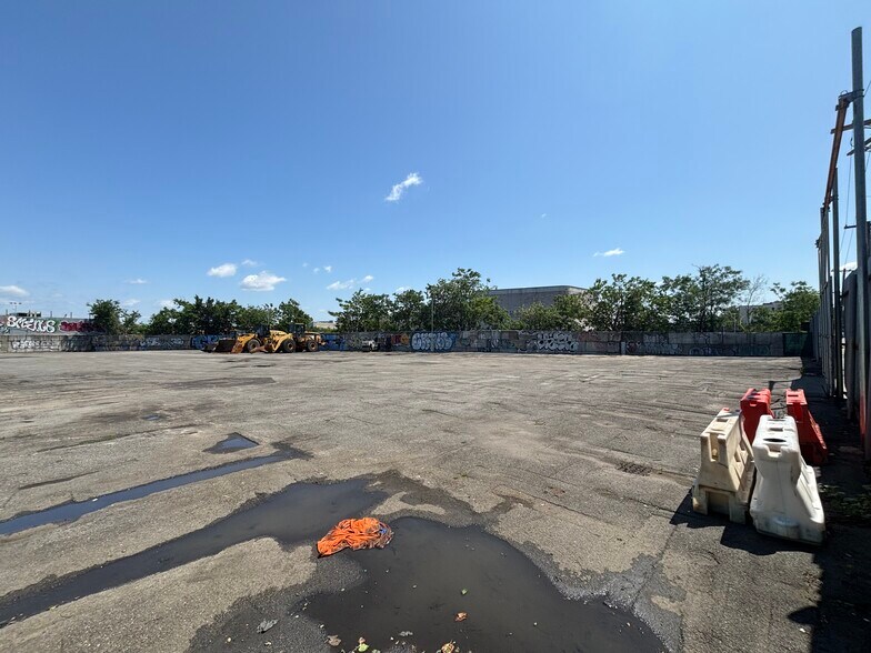 More Photos Of 1301 Metropolitan Ave, Brooklyn Land For Lease