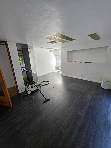 More Photos Of 1135 Camino del Mar, Del Mar Office For Lease