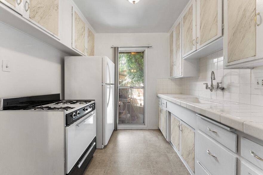 More Photos Of 2131 N Cahuenga Blvd, Los Angeles Apartments For Sale