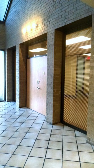 More Photos Of 6701 Pinemont Dr, Houston Office For Lease