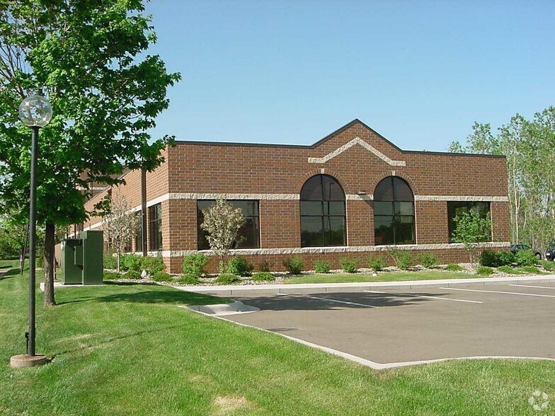 More Photos Of 2035 County Road D E, Maplewood Medical For Lease