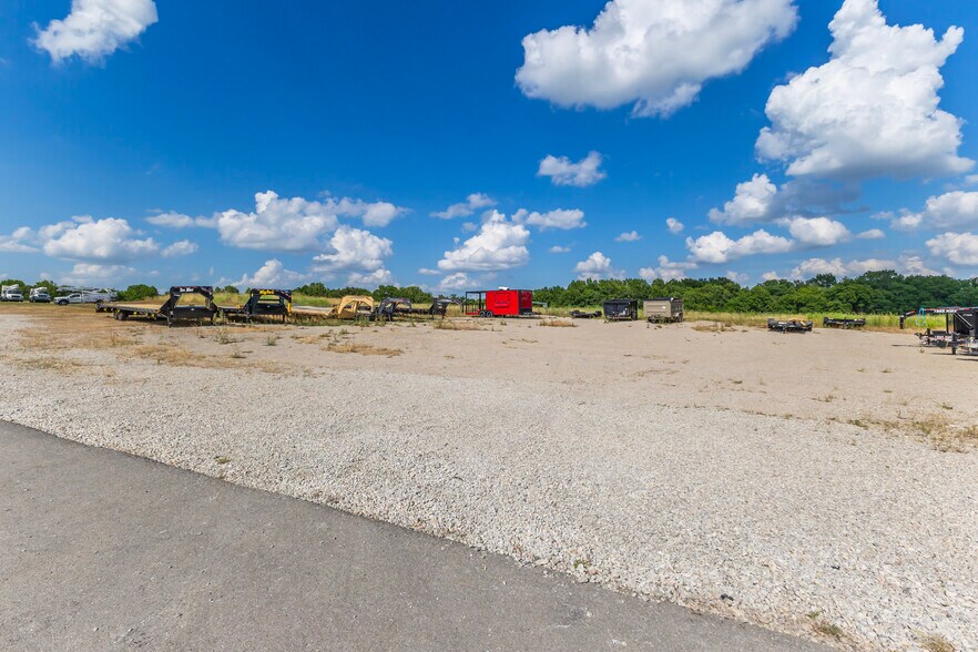 More Photos Of 2606 E Rock Haven Rd, Harrisonville Light Manufacturing For Lease