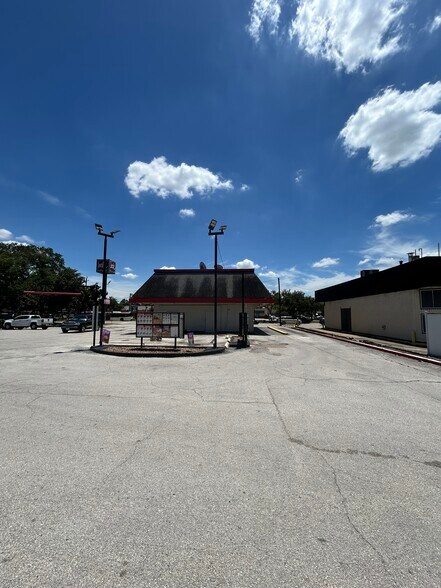 More Photos Of 3908 Bellaire Blvd, Houston Fast Food For Lease