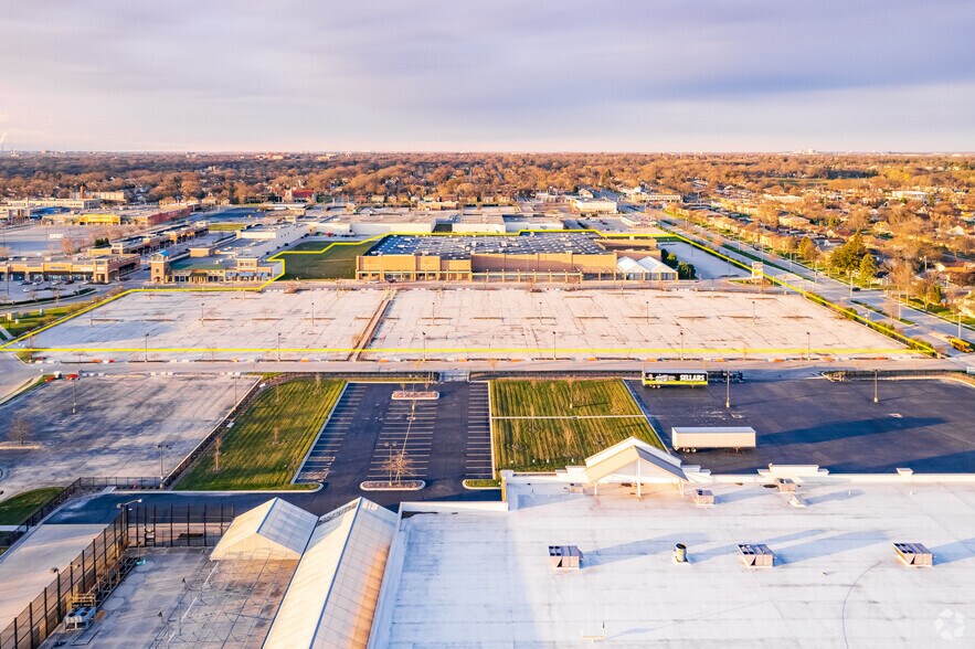 More Photos Of 5825 W Hope Ave, Milwaukee General Retail For Lease