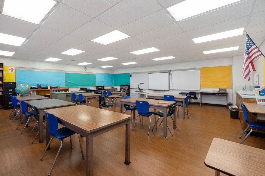 More Photos Of 4755 130th st, Hawthorne Schools For Lease