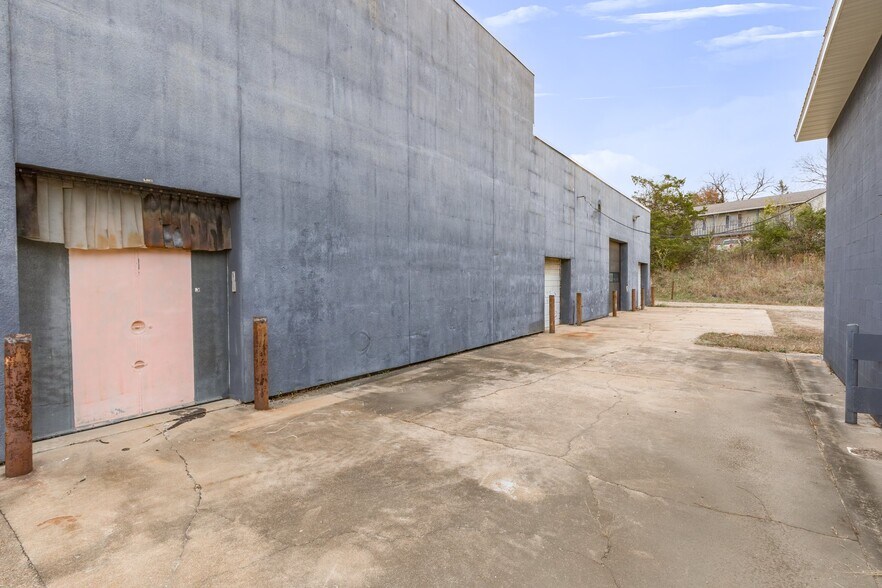 More Photos Of 519 Benham St, Bonne Terre Light Manufacturing For Sale