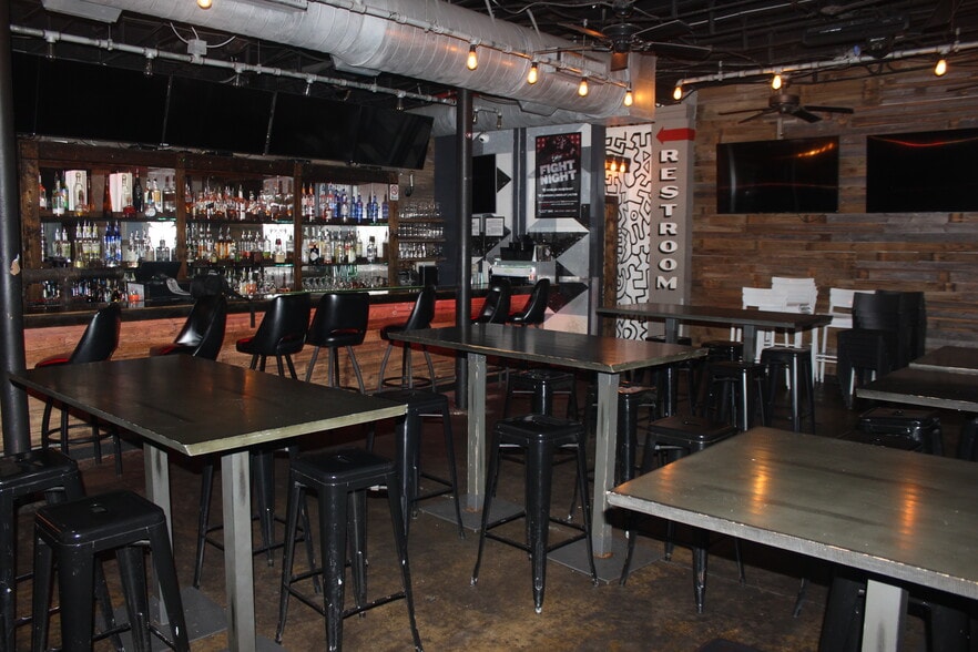 More Photos Of 330 1st Ave S, Saint Petersburg Restaurant For Lease