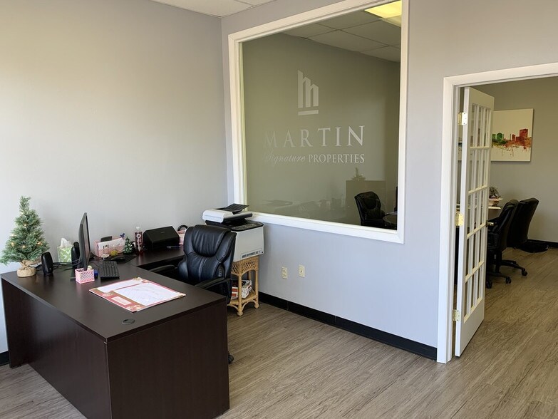 More Photos Of 1455-1465 S Reynolds Rd, Toledo Storefront Retail Office For Lease