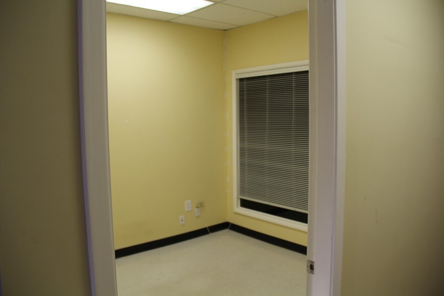 More Photos Of 117 Lane Dr, Rosenberg Unknown For Lease