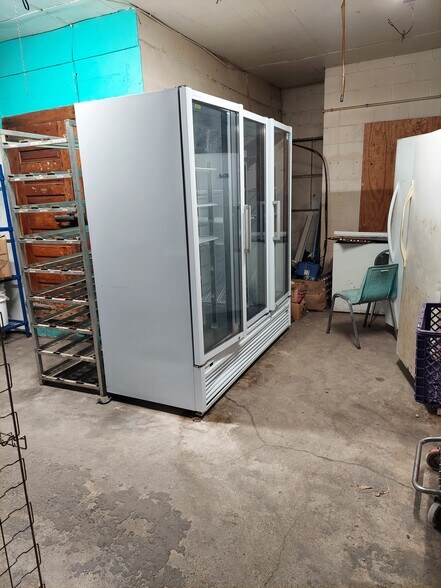 More Photos Of 101 Caldwell St, Paris Restaurant For Lease