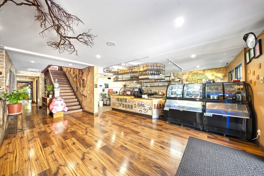 More Photos Of 228 S Oxford Ave, Los Angeles General Retail For Sale