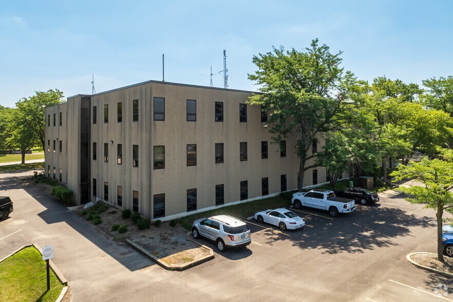 More Photos Of 1250 S Grove Ave, Barrington Office For Lease