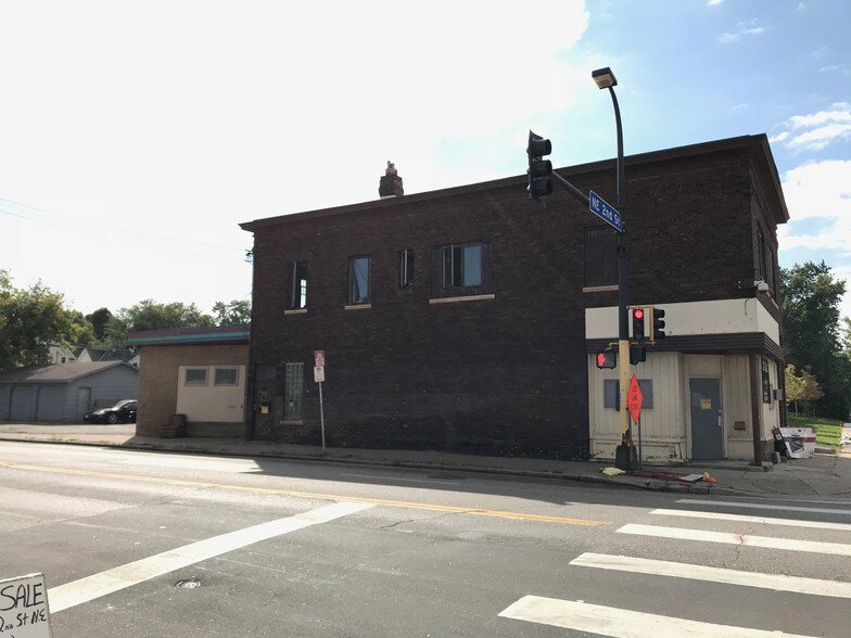 More Photos Of 2427 2nd St NE, Minneapolis General Retail For Sale