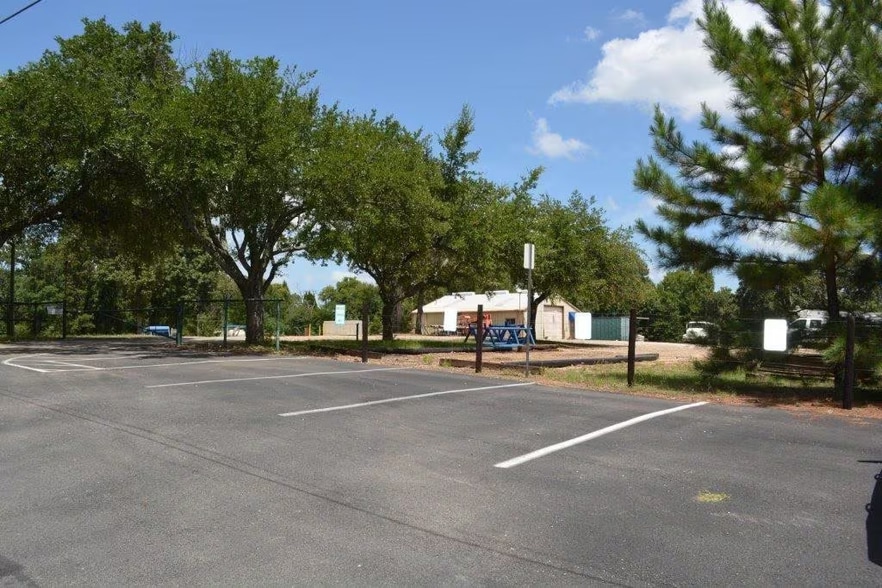 More Photos Of 1301 E Corsicana St, Athens Flex For Sale