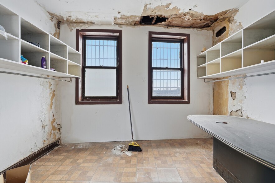 More Photos Of 1142-1148 Broadway, Camden Flex For Sale