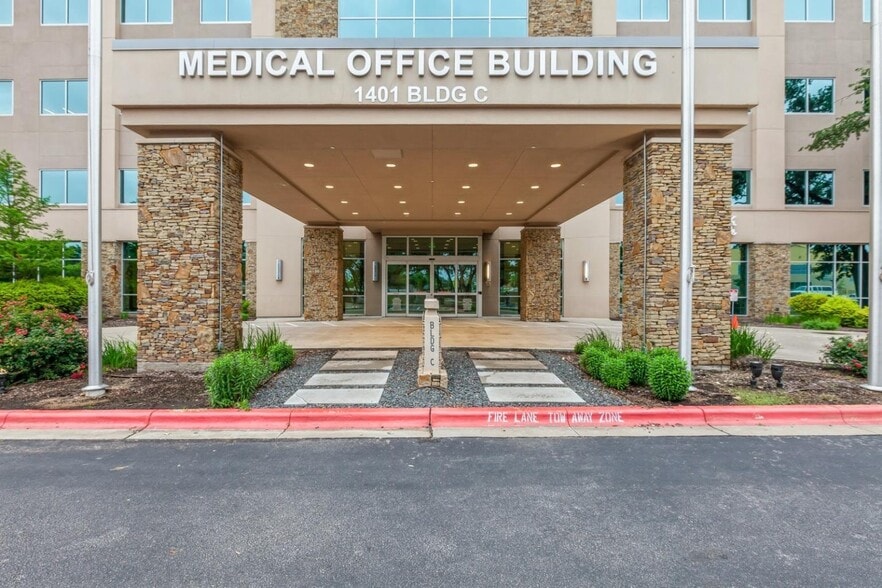 More Photos Of 1401 Medical Pky, Cedar Park Medical For Lease