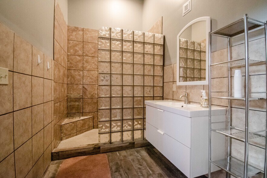 More Photos Of 322 E Don Tyler Ave, Dewey Storefront For Sale